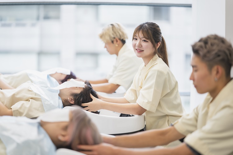 タカラ美容専門学校［美容師］ の特長 2