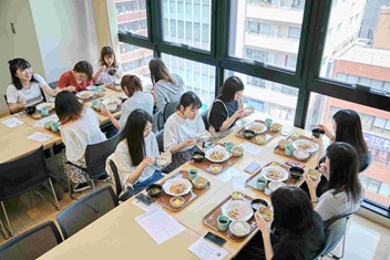 佐伯栄養専門学校 の特長 1